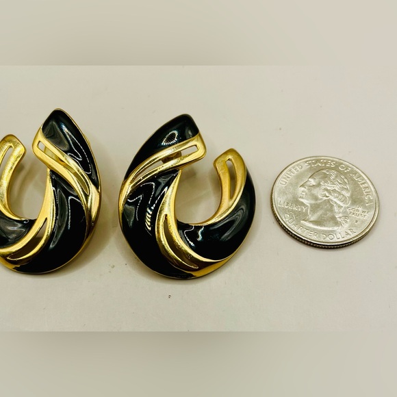 SPECIAL 2 vintage 5 pair “WORK WEEK” enamel and gold stud pierced earrings. - Picture 4 of 4